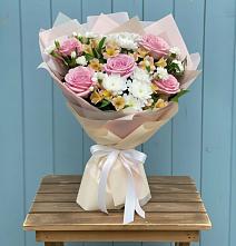 Букет цветов из:  Гвоздики, Орхидеи и Розы во Власово