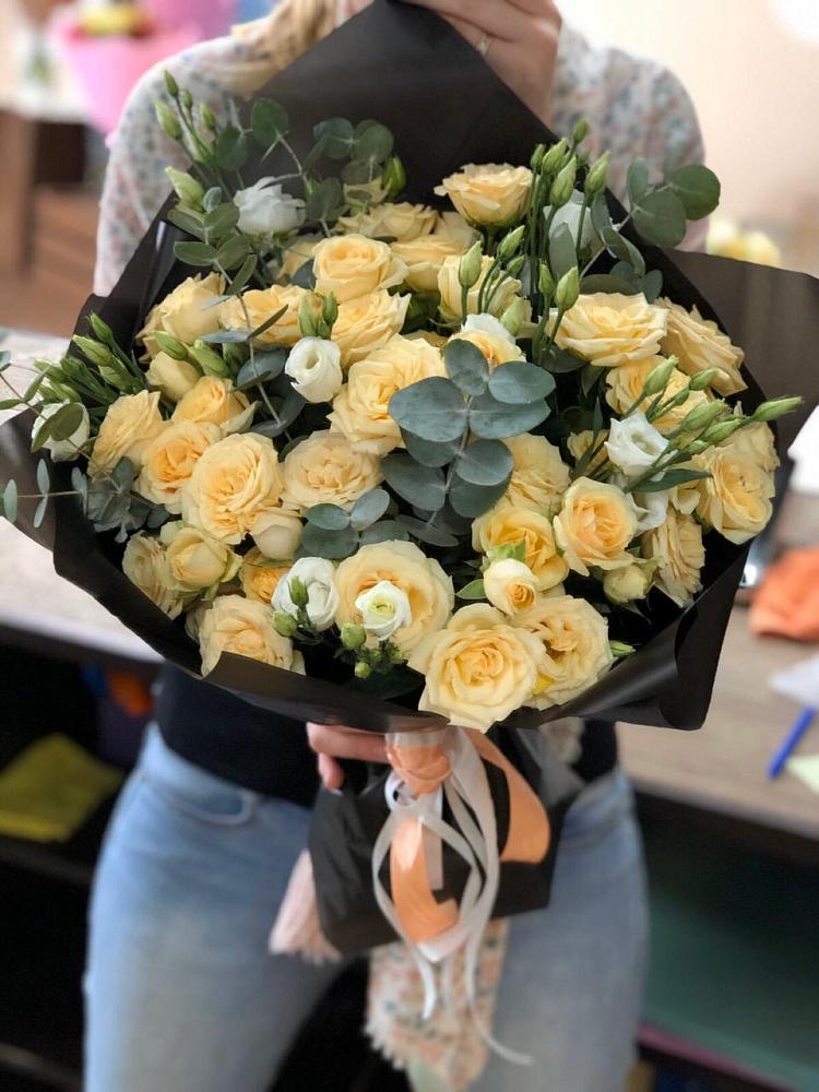 Букет цветов из: Розы и Лизиантусы во Власово