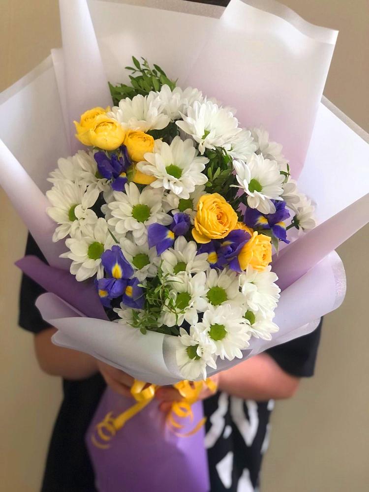 Букет цветов из: Ирисы, Хризантемы и Розы во Власово
