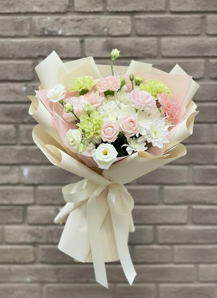 Букет цветов из: Гвоздики, Розы, Лизиантусы и Хризантемы во Власово