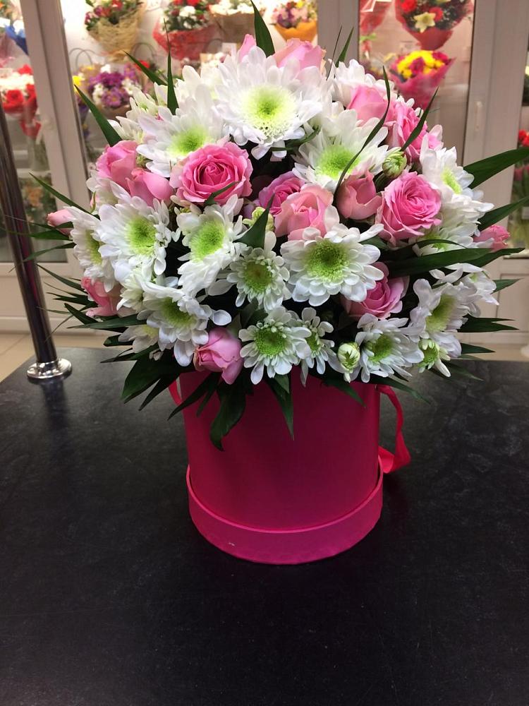 Цветочная композиция из Розы и Хризантемы в шляпной коробке во Власово