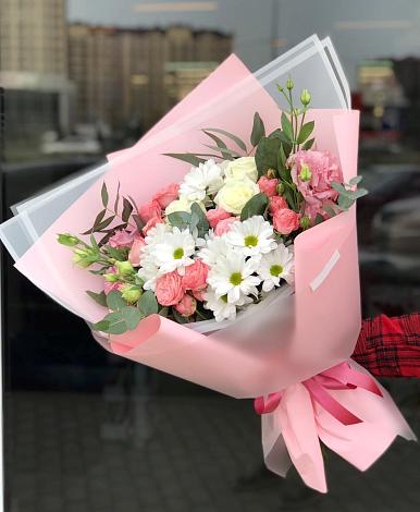 Букет цветов из: Розы, Лизиантусы и Хризантемы во Власово